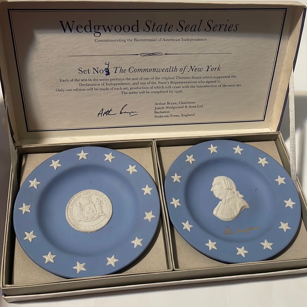 Wedgwood Pair Of Compotiers Jasper